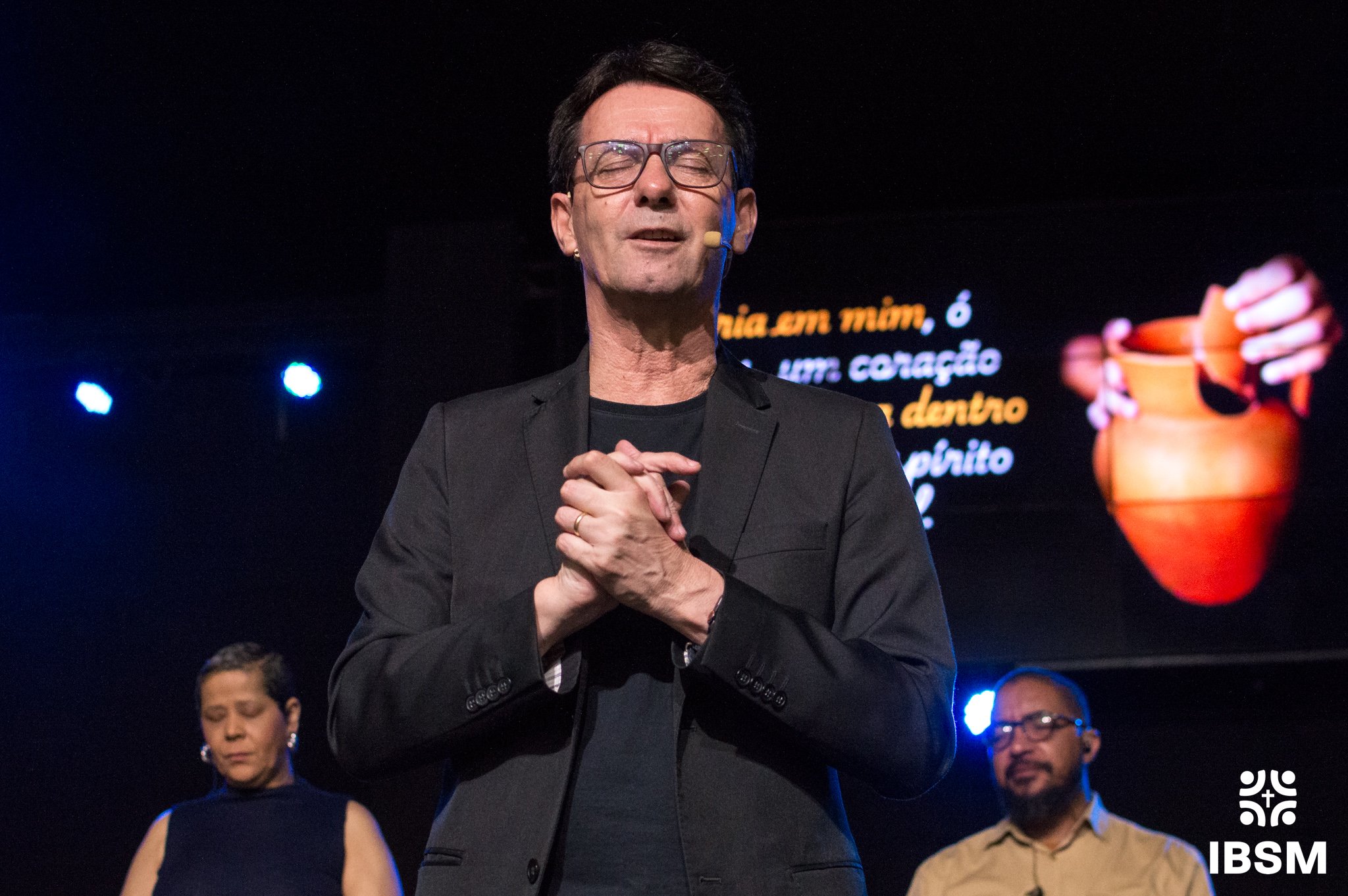 Uma comunidade que ADORA a Deus e AMA pessoas