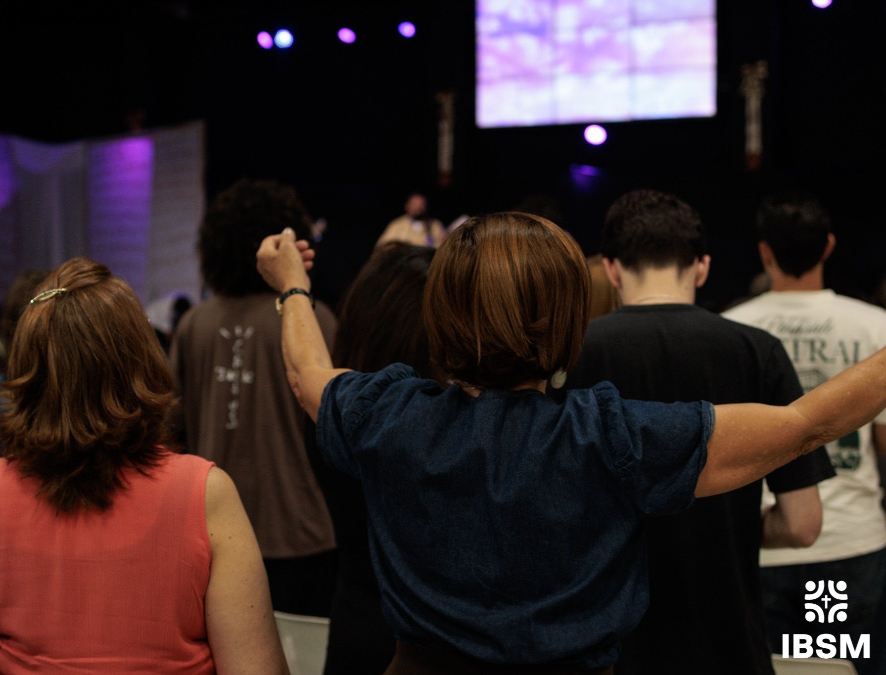 Uma comunidade que ADORA a Deus e AMA pessoas